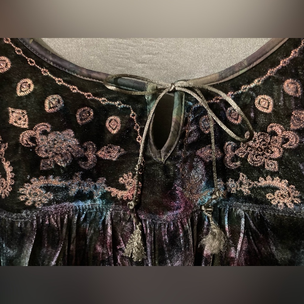 Roz & Ali Green Velvet Bohemian Blouse - Picture 2 of 5